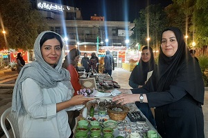 تجلیل از هنرمندان شرکت‌کننده در بازارچه صنایع‌دستی معبد هندوها بندرعباس 